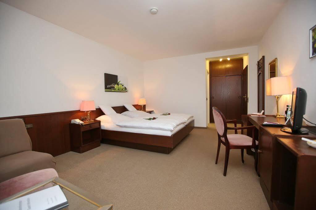Hotel Am Peterstor Montabaur Exterior photo